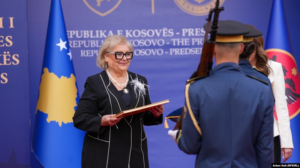 Justina Shiroka-Pula nis vizitën e parë zyrtare jashtë vendit, udhëton drejt Budapestit