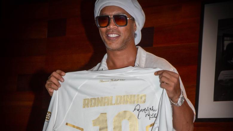 Pas më shumë se 1 dekade larg fushave, mësohet se kur do të debutojë Ronaldinho në Itali