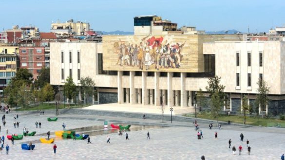 Prishtina shtyn ekskursionin e maturantëve në Shqipëri shkak protestave