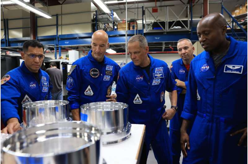 NASA rikthen urgjencën e epokës Apollo për të ndërtuar një bazë në Hënë dhe për të dërguar astronautë brenda dy viteve