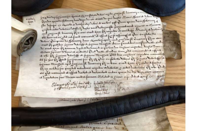 Hetuesit e shekullit XVII përfundonin para gjykatës, të akuzuar për magji dhe praktika okulte