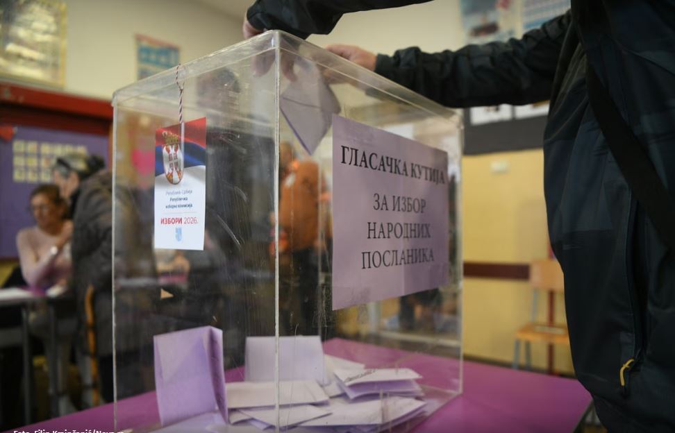 Zgjedhjet parlamentare në Serbi mes pjesëmarrjes së lartë, tensioneve politike dhe dyshimeve për blerje votash, shqiptarët e Luginës së Preshevës garojnë për përfaqësim më të madh