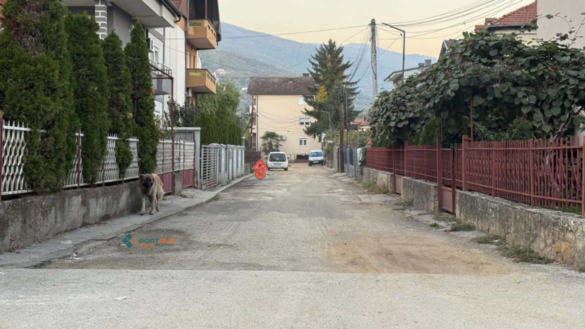 Rrugët mes Kazermës dhe Qendrës Sportive në Tetovë ende pa asfalt, zvarriten punimet